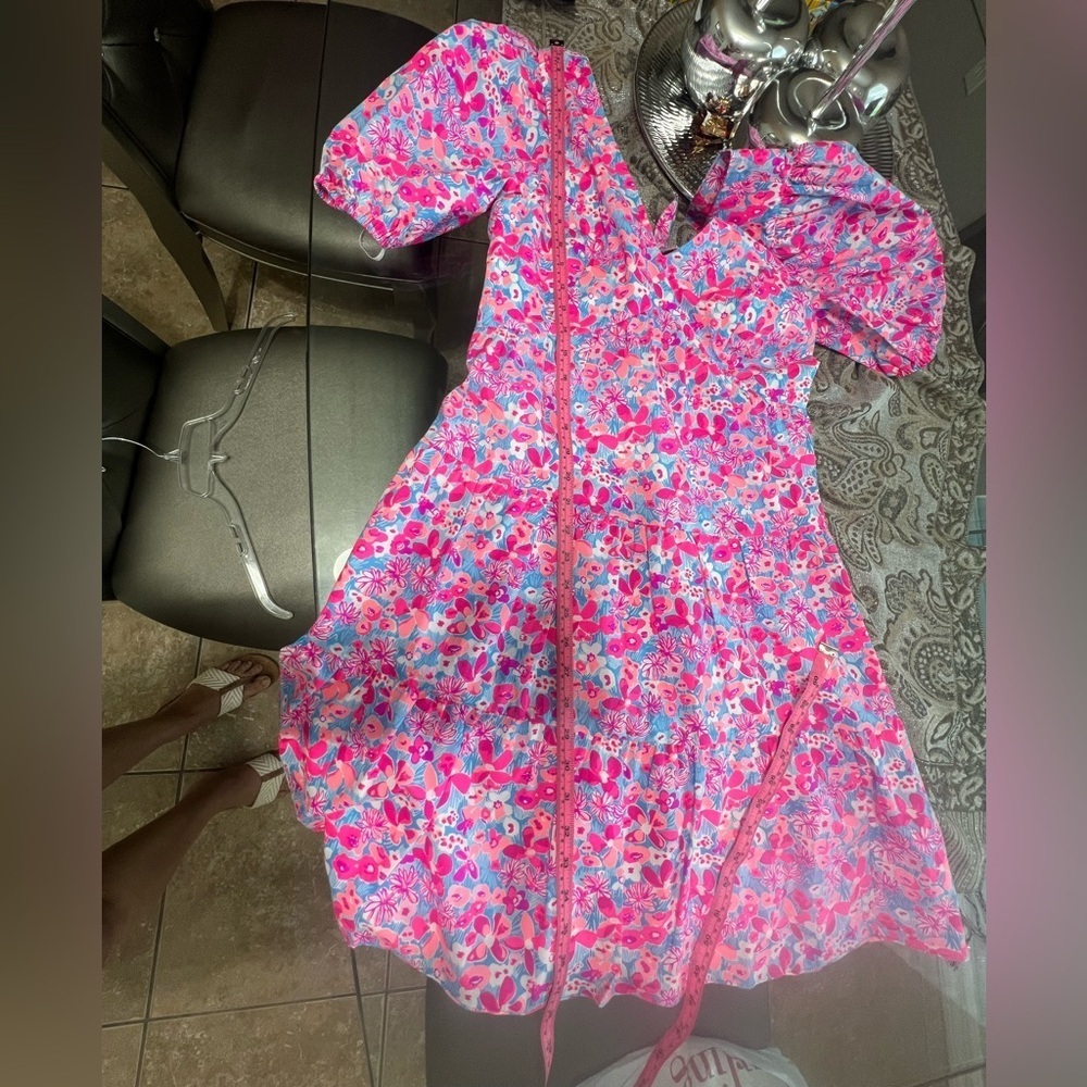 Lilly Pulitzer Vibrant Pink Floral Midi Dress
Caja 4 - Picture 7 of 7